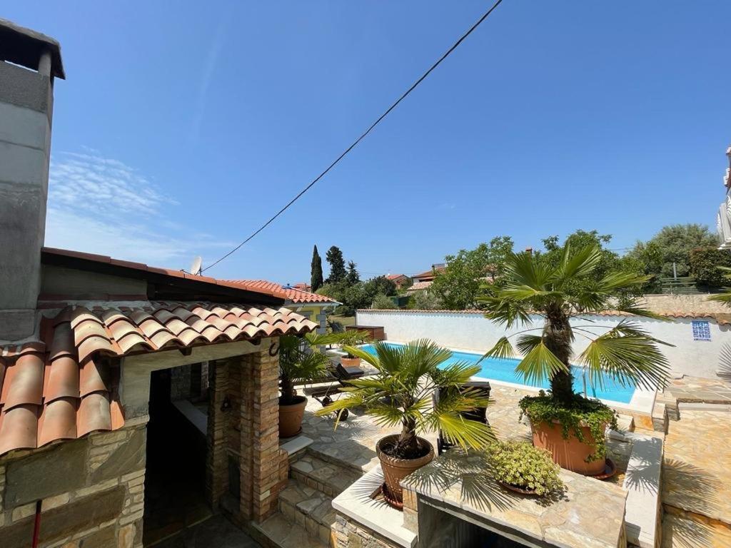 Holiday Home Bukovac พูลา ภายนอก รูปภาพ