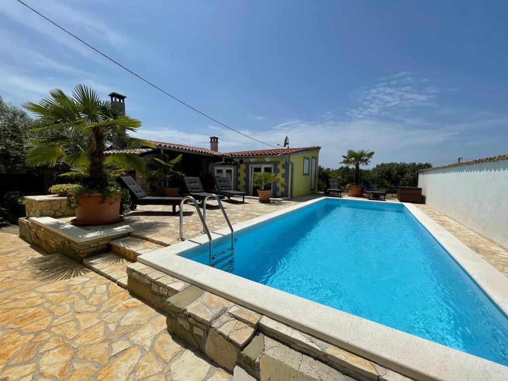 Holiday Home Bukovac พูลา ภายนอก รูปภาพ