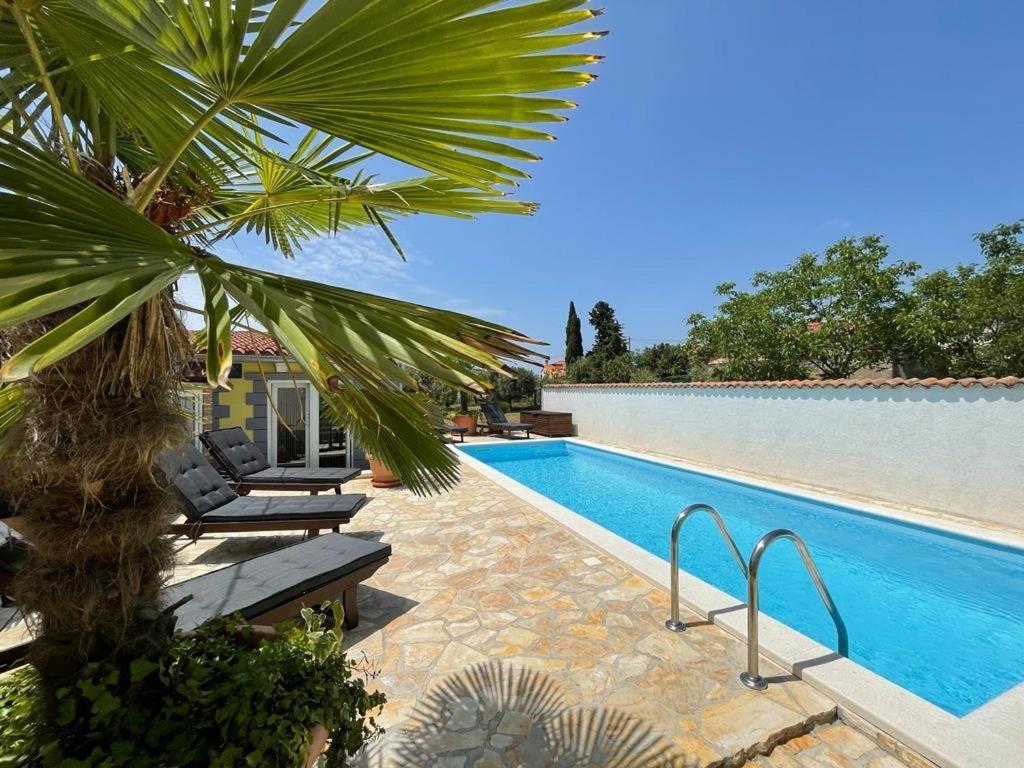 Holiday Home Bukovac พูลา ภายนอก รูปภาพ