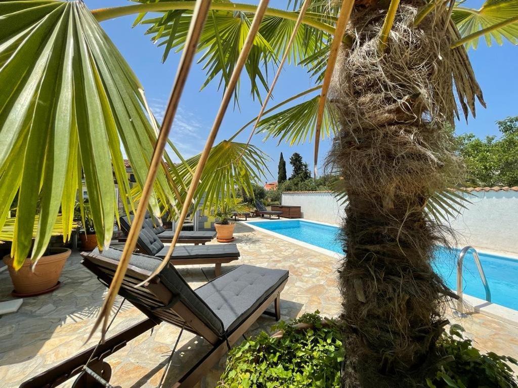 Holiday Home Bukovac พูลา ภายนอก รูปภาพ