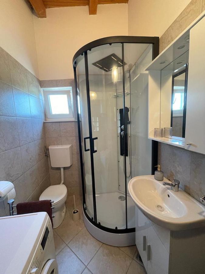 Holiday Home Bukovac พูลา ภายนอก รูปภาพ