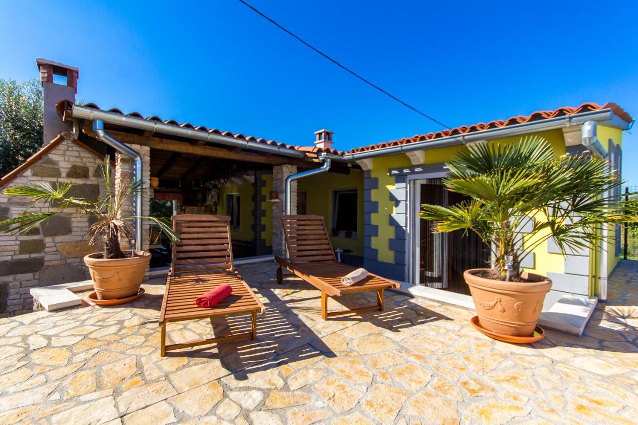 Holiday Home Bukovac พูลา ภายนอก รูปภาพ