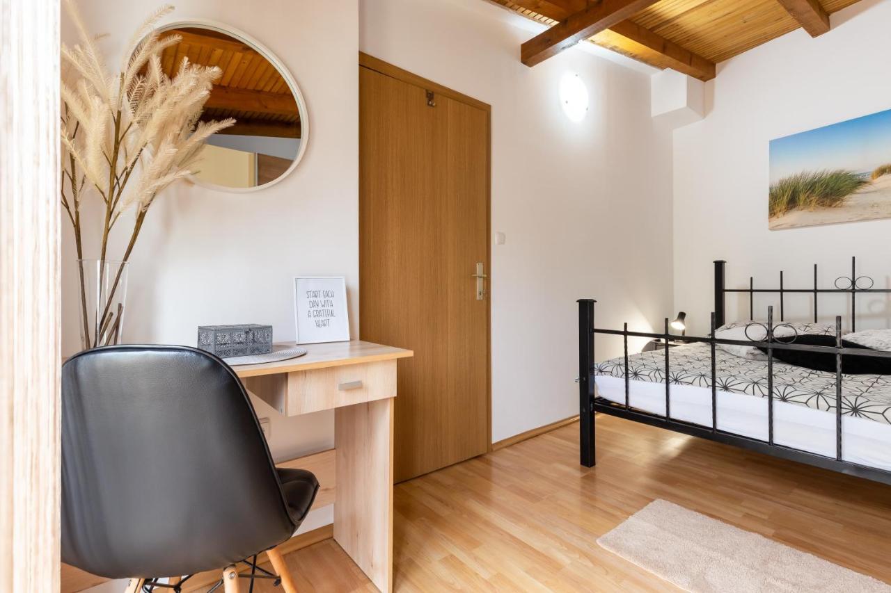 Holiday Home Bukovac พูลา ภายนอก รูปภาพ