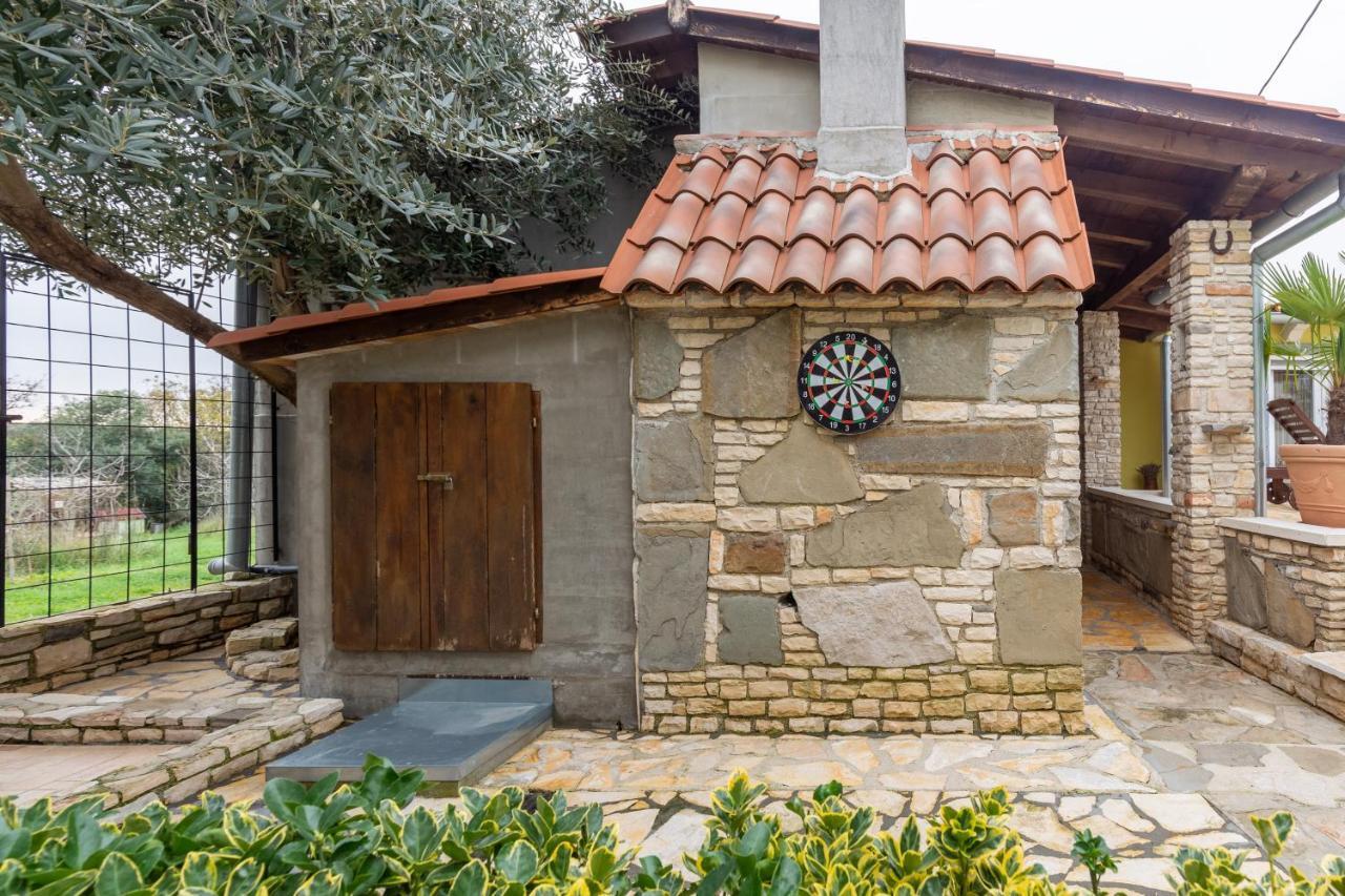 Holiday Home Bukovac พูลา ภายนอก รูปภาพ
