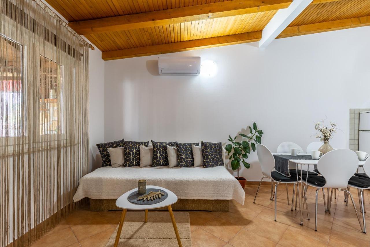 Holiday Home Bukovac พูลา ภายนอก รูปภาพ