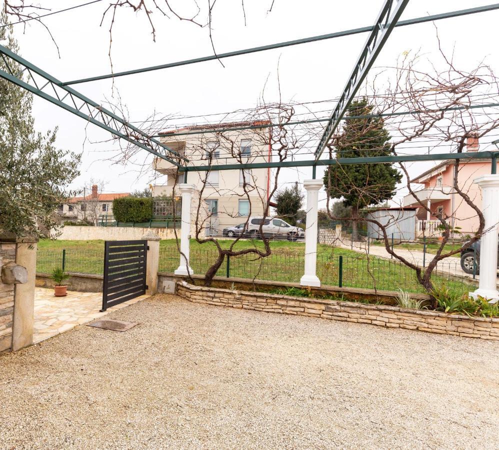 Holiday Home Bukovac พูลา ภายนอก รูปภาพ