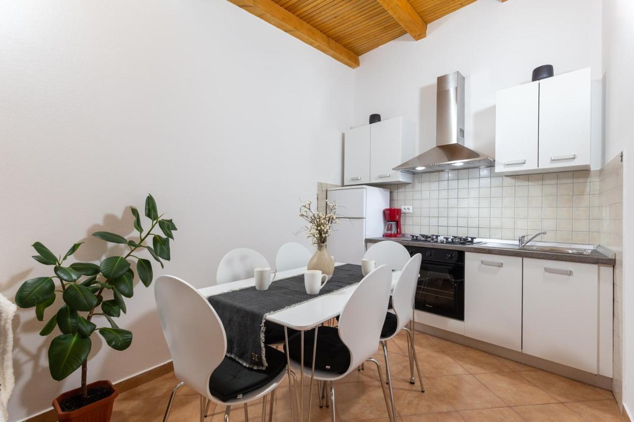 Holiday Home Bukovac พูลา ภายนอก รูปภาพ