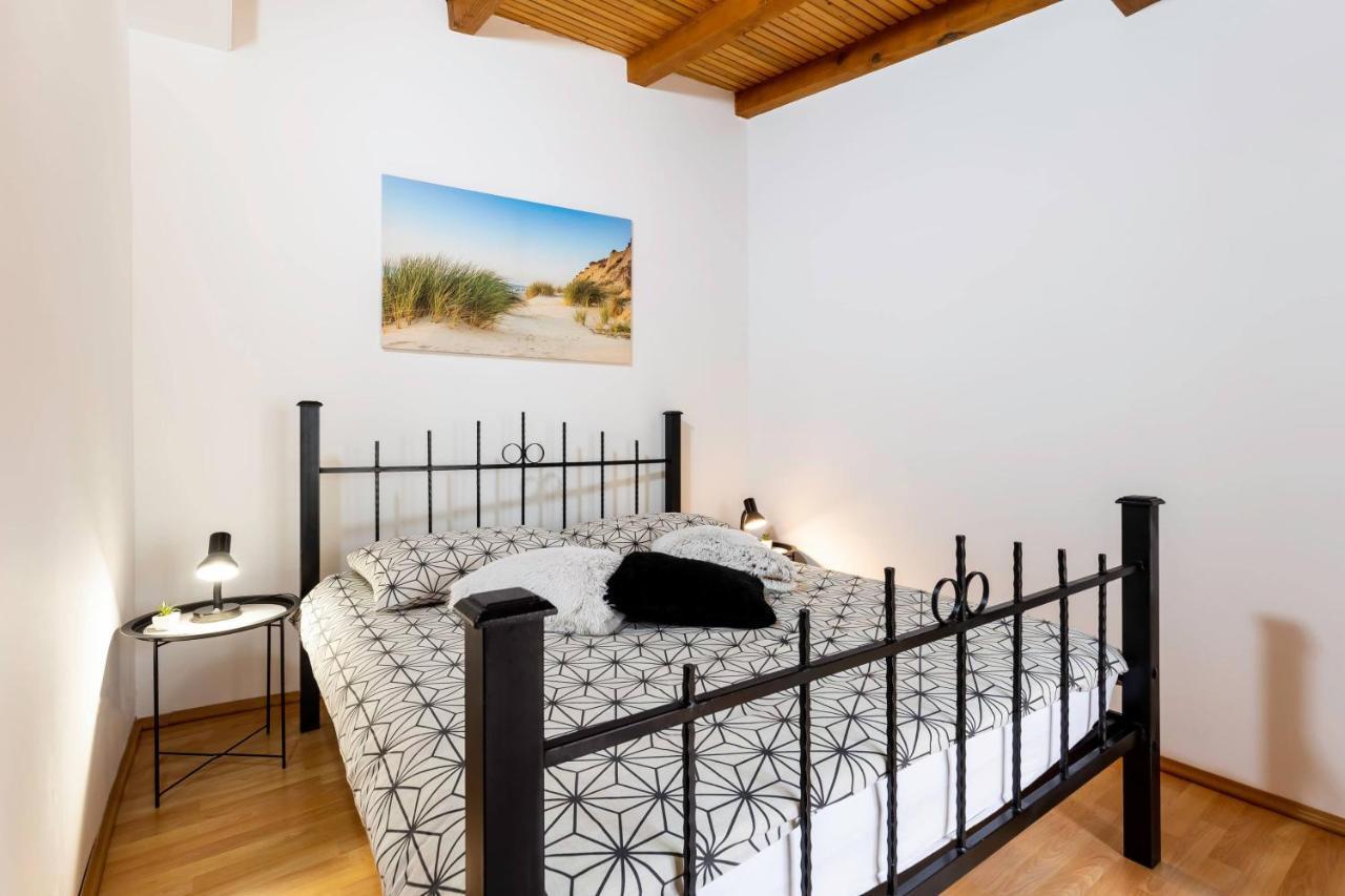 Holiday Home Bukovac พูลา ภายนอก รูปภาพ